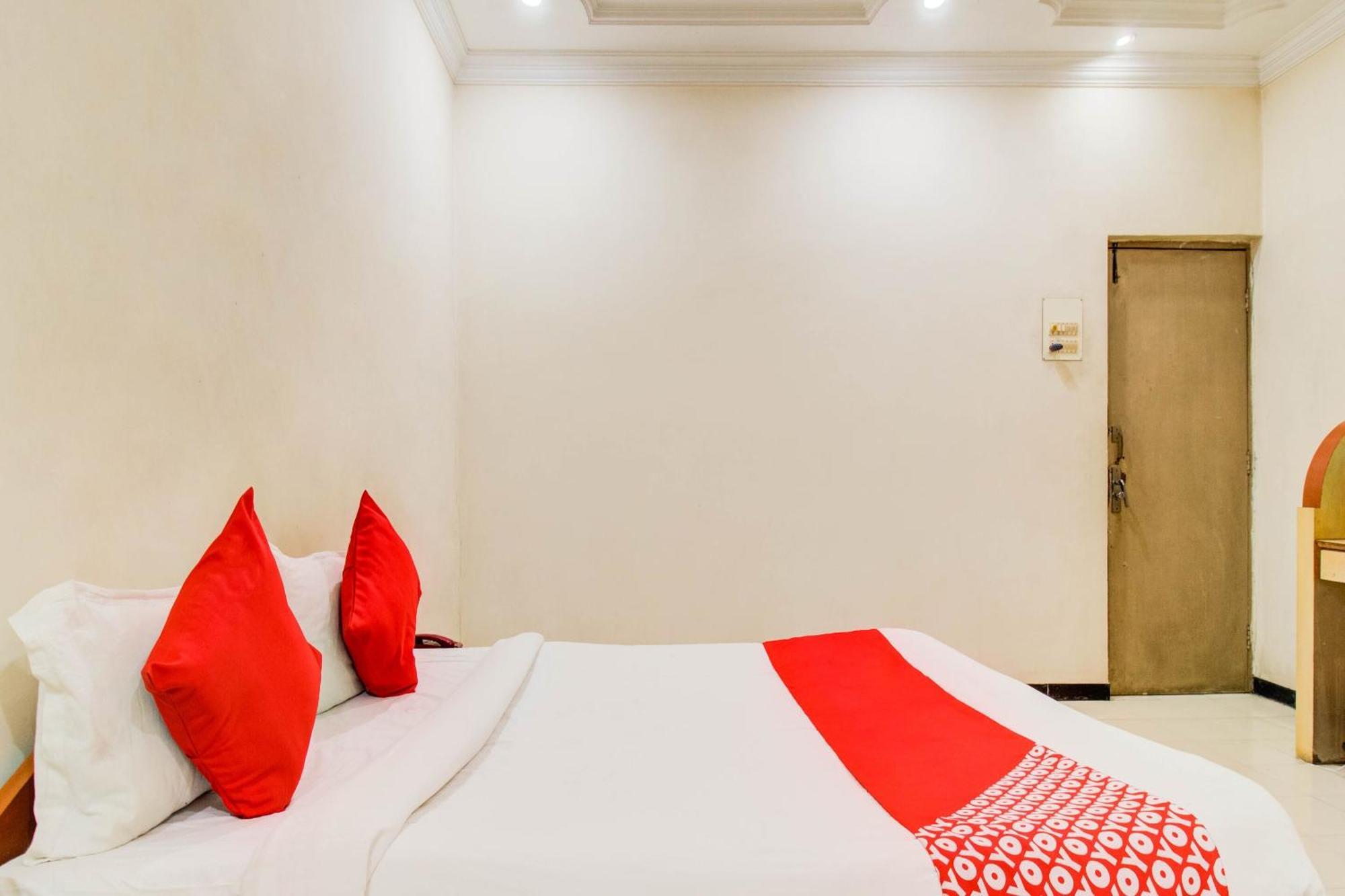 Hotel O Sri Jai Palace Nashik Buitenkant foto